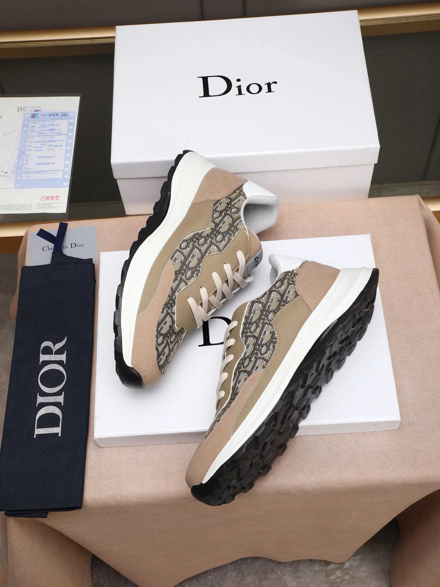 🆕🆕🆕Men's Shoes💰P460 Dior's avant-garde and versatile fashionable men's shoes are privately modeled, calfskin stitched with Dior's special waterproof fabric, fashionable, simple, stylish, eye-catching and classy. It will subvert old ideas and be a must-have for fashionistas who want to spend time with you! Must keep it for yourself! High-end comfort but low-end, high-end quality workmanship. Code number: 38-44 (45 customized) 4 colors for your choice [kiss][kiss][kiss]